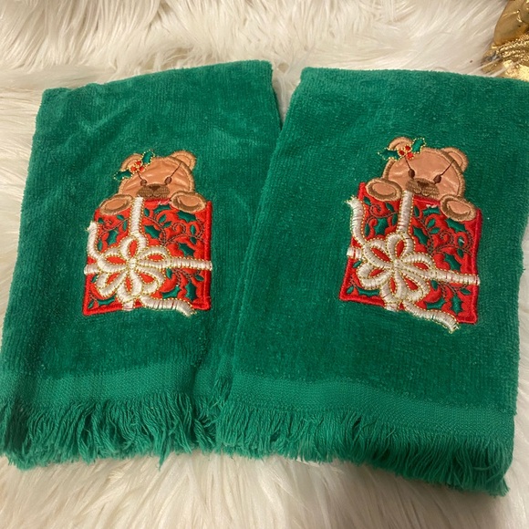 A set of Christmas Hand Towels - Picture 2 of 4